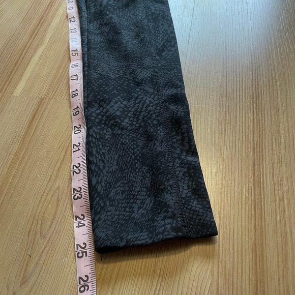 Danskin Snakeprint charcoal leggings, XS - Picture 9 of 9